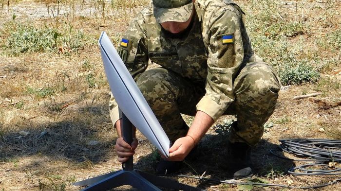 Пентагон заплатит Илону Маску за спутниковый интернет Starlink для Украины