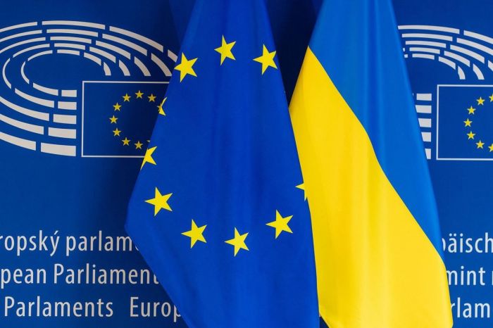 ЕС готов предоставить Украине пакет помощи на 50 млрд евро, но ставит условие — Bloomberg