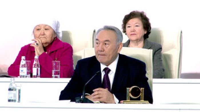Назарбаев поздравил всех казахстанских женщин с 8 марта