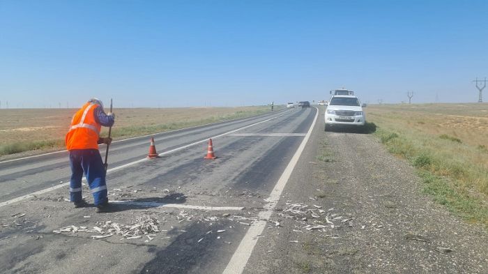 Устранять «недостатки» по астраханской трассе приехали дорожники из Мангистау