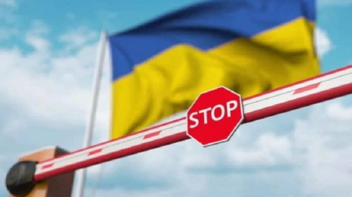 Офис президента Украины заблокировал выезд за границу нардепам и чиновникам – источник