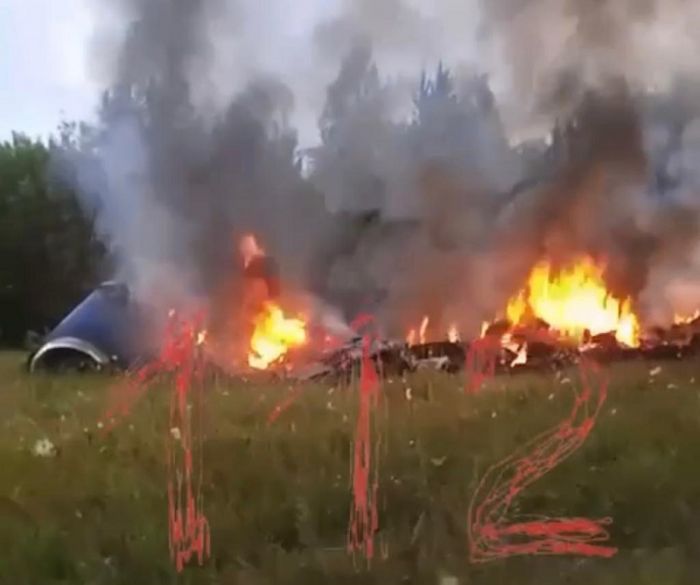 В Тверской области разбился самолет Евгения Пригожина. В результате погибли 10 человек, глава ЧВК значился среди пассажиров