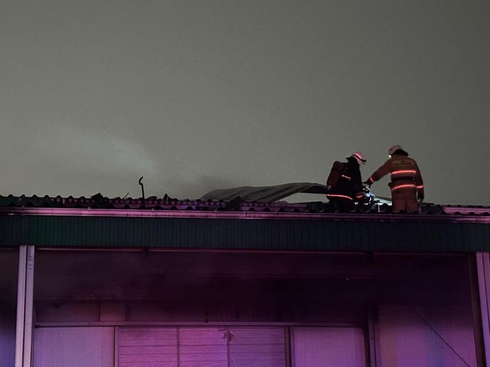 Пожарные спасли полуфабрикаты и оборудование от огня