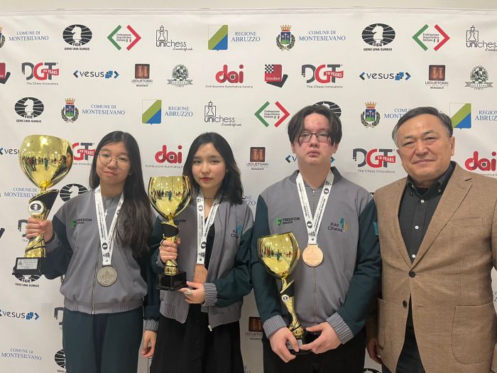Юные казахстанские шахматисты завоевали три медали на чемпионате мира