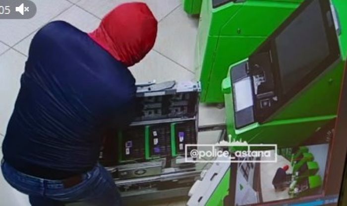 Бывший инкассатор подозревается в краже денег из банкомата в Астане 