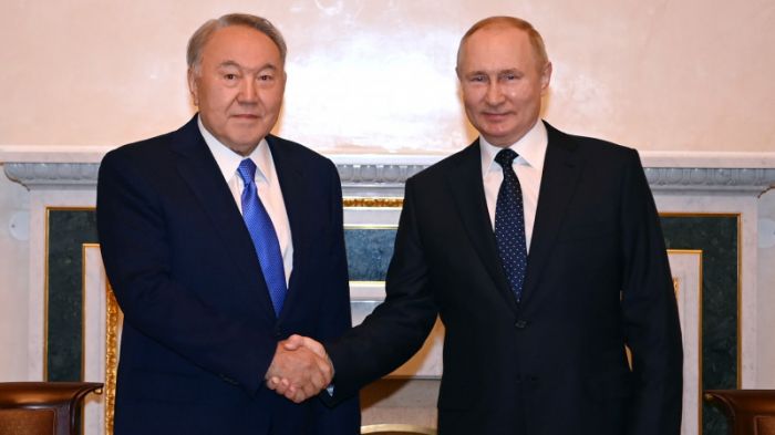 Кошанов про поездку Назарбаева в Москву: Это его личные дела