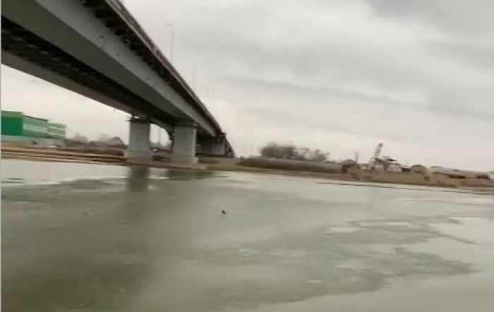 Спасатели: на лёд выходить опасно!