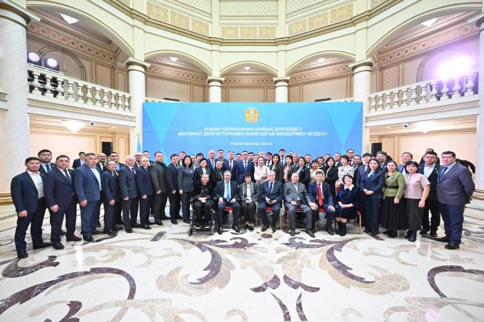Маулен Ашимбаев встретился с депутатами и молодёжью Атырауской области