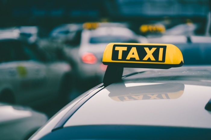 Мобильные переводы и штрафы: как платить налоги казахстанским таксистам