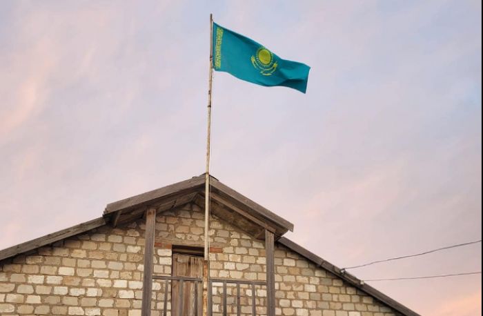 Пусть гордо реет флаг Казахстана