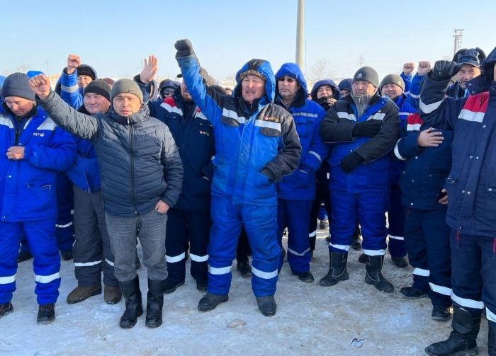 Многие бастующие в Мангистау вернулись к работе, но в двух компаниях ещё неспокойно