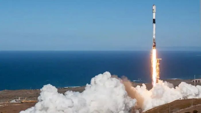 Ракета SpaceX с туристами стартовала в космос из США
