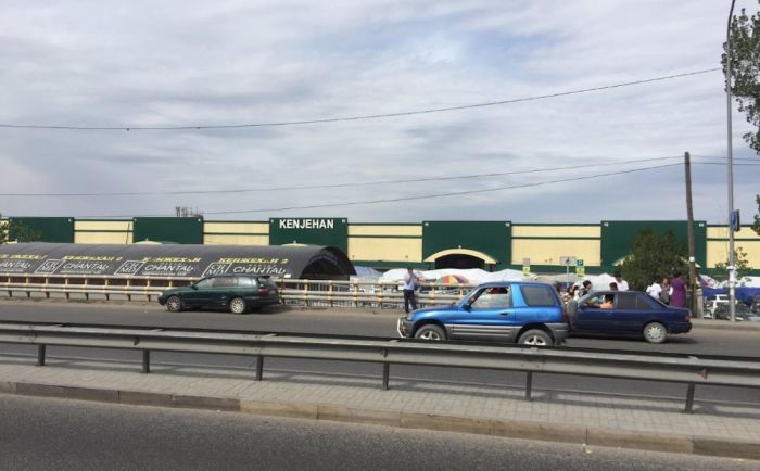 Рынок Кенжехан, принадлежащий Анипе Назарбаевой, обязали разбить сквер вместо парковки
