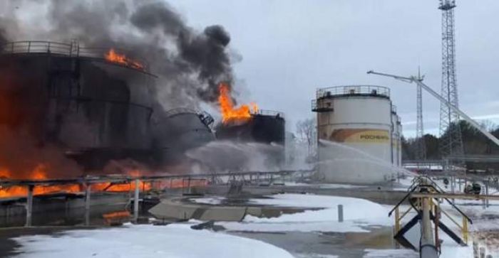 Пожар на нефтебазе в Брянской области охватил тысячу квадратных метров