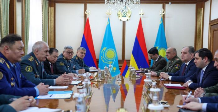 Министр обороны Армении прибыл в Казахстан