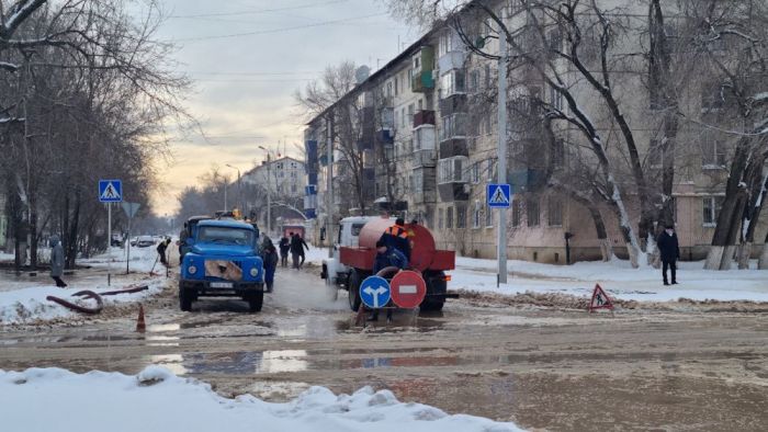 В Уральске из-за аварии без воды остались 15 жилых домов