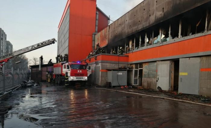 Пожар в торговом доме города Семей потушен