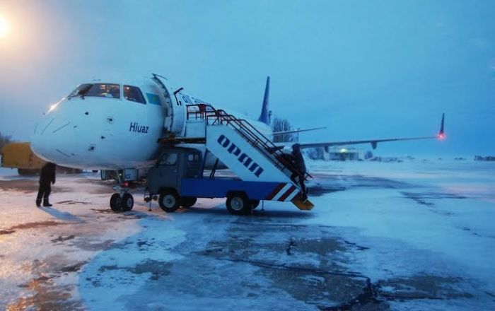 Приём самолётов остановлен в аэропорту Уральска из-за сильного бокового ветра