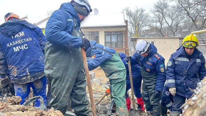 Сход грунта в Алматы: найден погибший