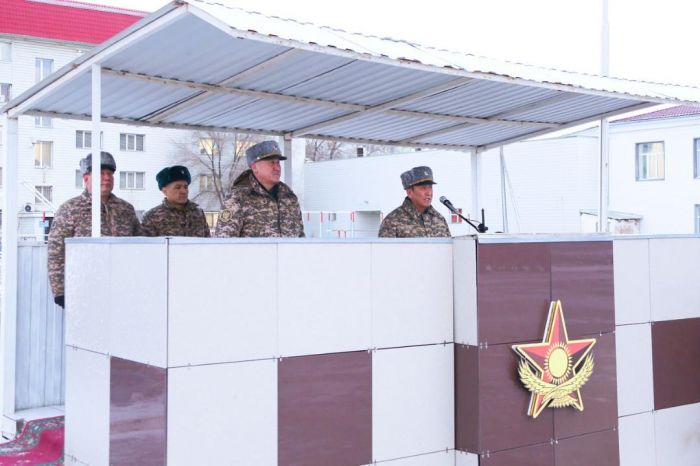 Начальник Генштаба ВС проинспектировал военные объекты в Атырауском гарнизоне 