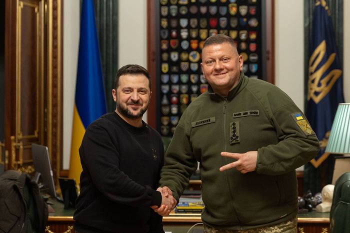 Зеленский встретился с главнокомандующим ВСУ Валерием Залужным  и предложил ему «остаться в команде»