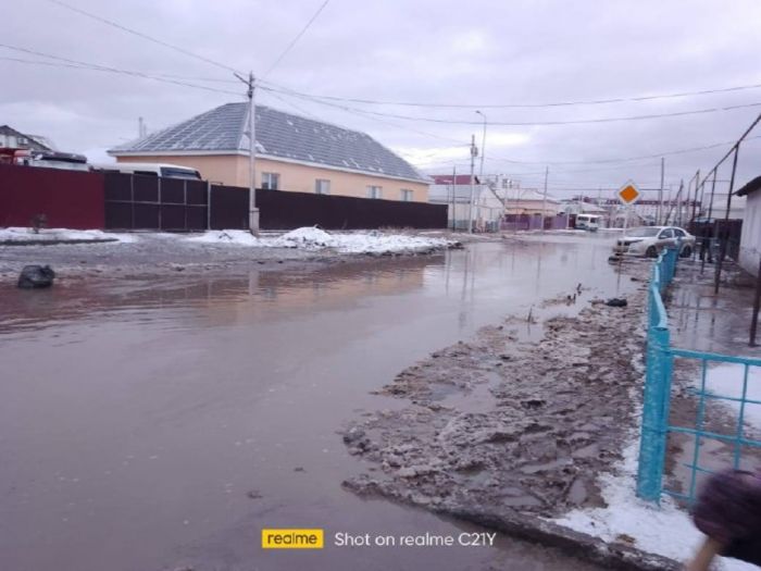 Воды по щиколотку: Атырау затопило после снегопада и резкого потепления 