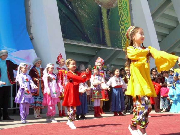 Казахстанцев ждут шестидневная рабочая неделя и трехдневные выходные