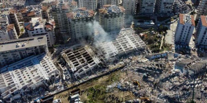 Суд в Турции приговорил подрядчика рухнувшего при землетрясении дома к 18 годам тюрьмы 