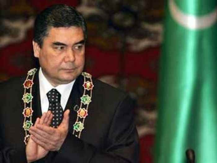 В Туркмении ввели принудительное посещение ипподромов