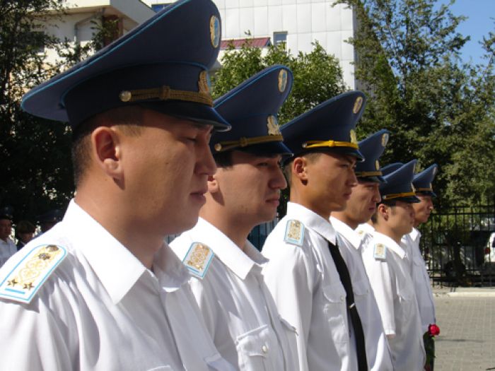 С 900 казахстанских таможенников снимут погоны