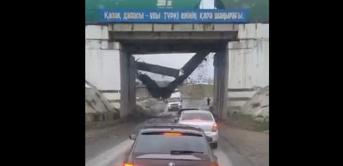 Часть железнодорожного моста обрушилась в Туркестанской области