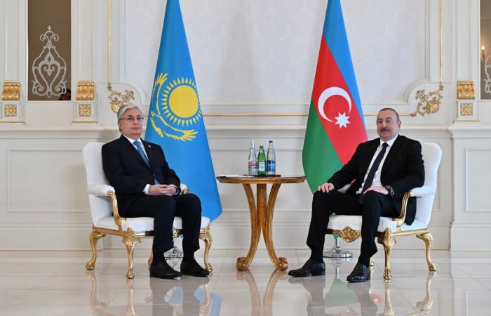 Касым-Жомарт Токаев провел переговоры с президентом Азербайджана