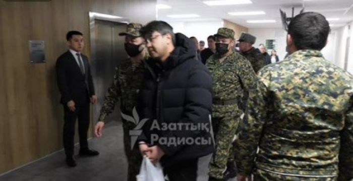 Суд над Бишимбаевым: журналистов снова не запустили в зал заседания 