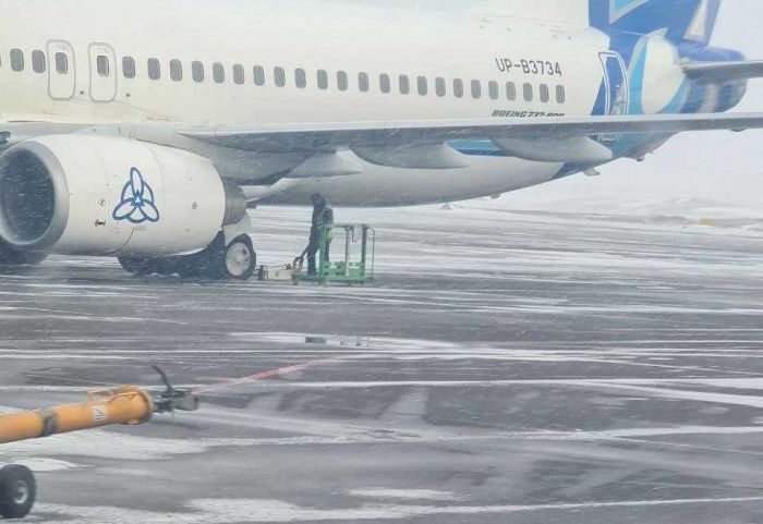 У летевшего из Шымкента в Астану борта Scat повредилось шасси при посадке