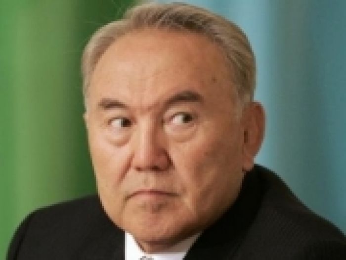 Трудоустройство должно быть по заслугам, а не по блату - Назарбаев