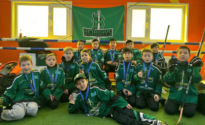 Юные атырауские хоккеисты взяли бронзу на республиканском турнире