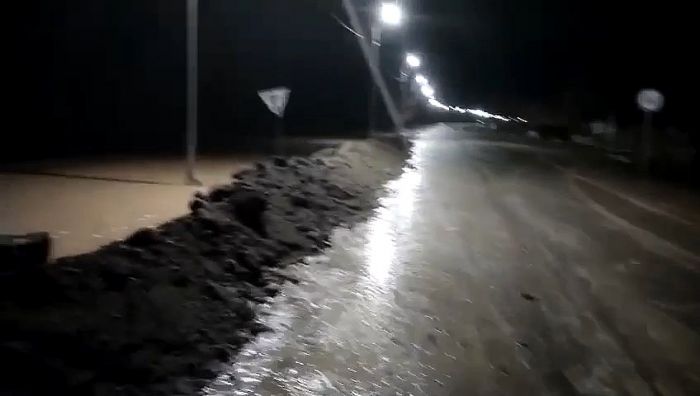 Талые воды затопили автодорогу в ВКО