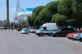 Рядом со зданием, в котором расположены НТК, КТК и Первый канал Казахстана, припаркованы автозаки. Фото: Informburo.kz