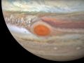 В течение 20 месяцев станция совершит вокруг Юпитера 37 витков, приближаясь к нему на расстояние до 5 тыс. км. Задача Juno - собрать и передать на Землю сведения о структуре, атмосфере и магнитосфере этой планеты. Фото: NASA