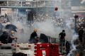Полиция применила против демонстрантов перцовый газ и резиновые пули. Фото: Reuters