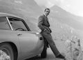 1964 год. Шон Коннери у автомобиля Бонда Aston Martin DB5. Фото: Michael Ochs Archives / Getty Images