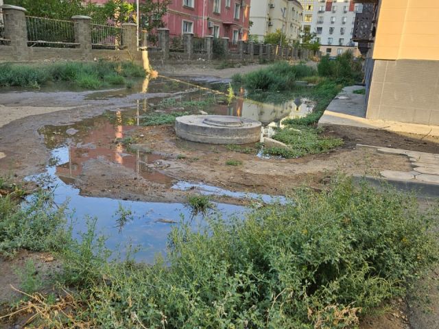 Иесі жоқ кәріз суына қалқыған ЖК Family