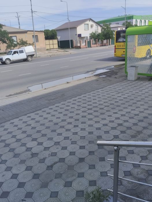 Яма возле остановки Чехова